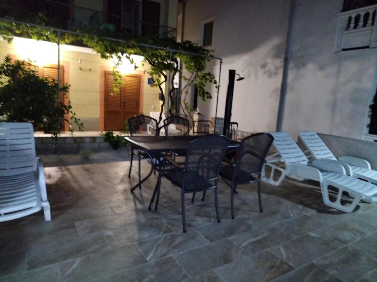 Apartmani Katarina Barbat na Rabu Екстериор снимка